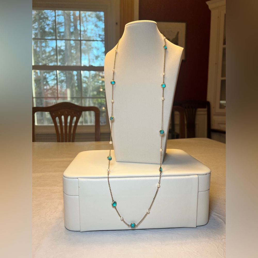 Elegant Turquoise and Gold Tone Necklace - Picture 1 of 4